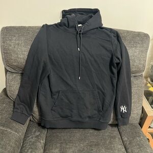 Gucci Black Hoodie with Logo Accent